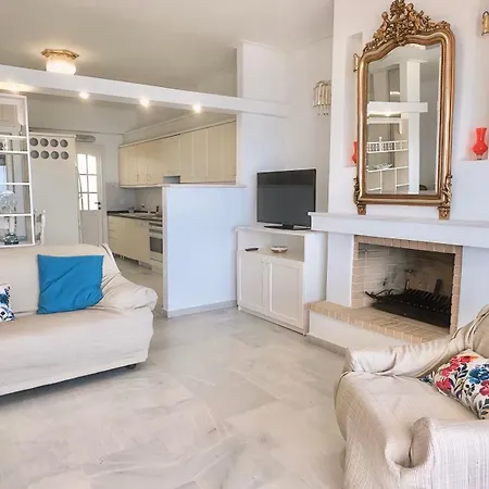 Blue Pier Apartment *